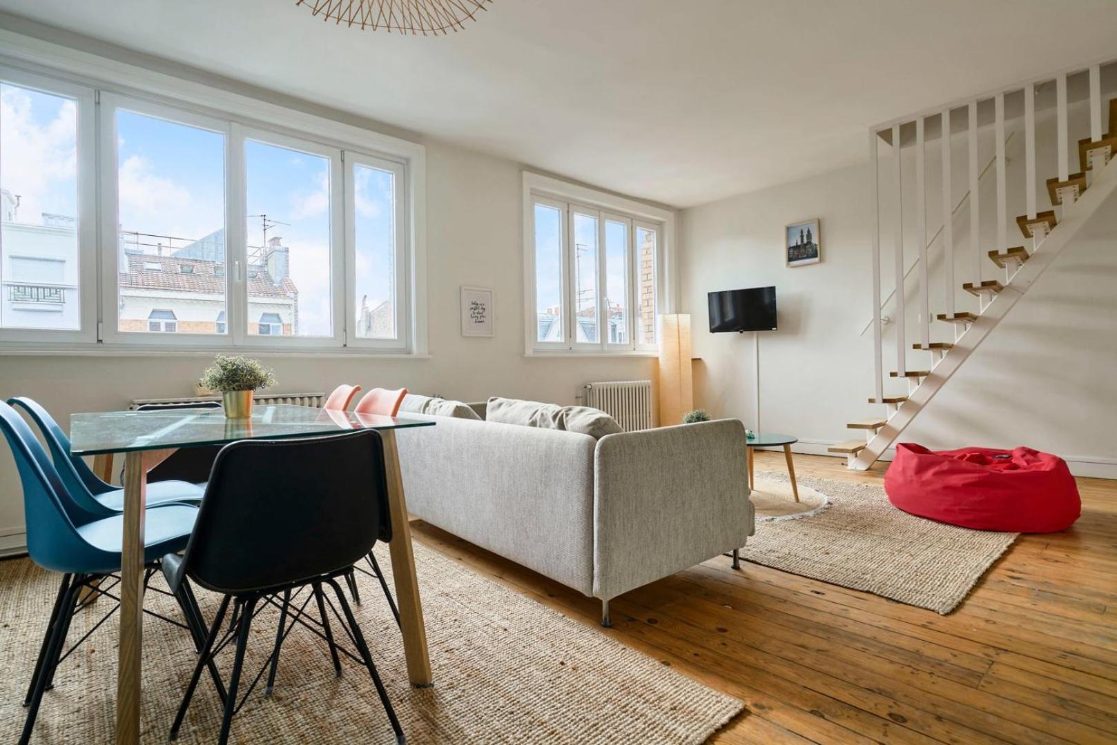 Hypercentre-2 Bedrooms Very Bright + Parking Apartamento