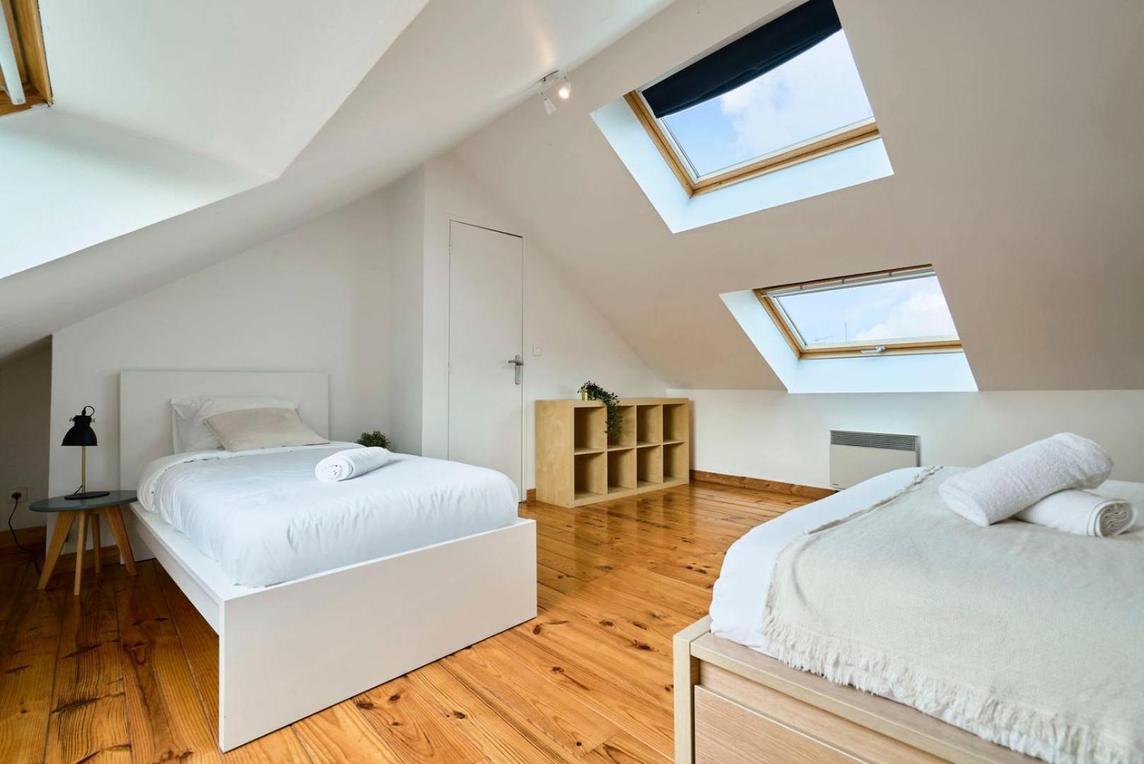 Hypercentre-2 Bedrooms Very Bright + Parking Apartamento