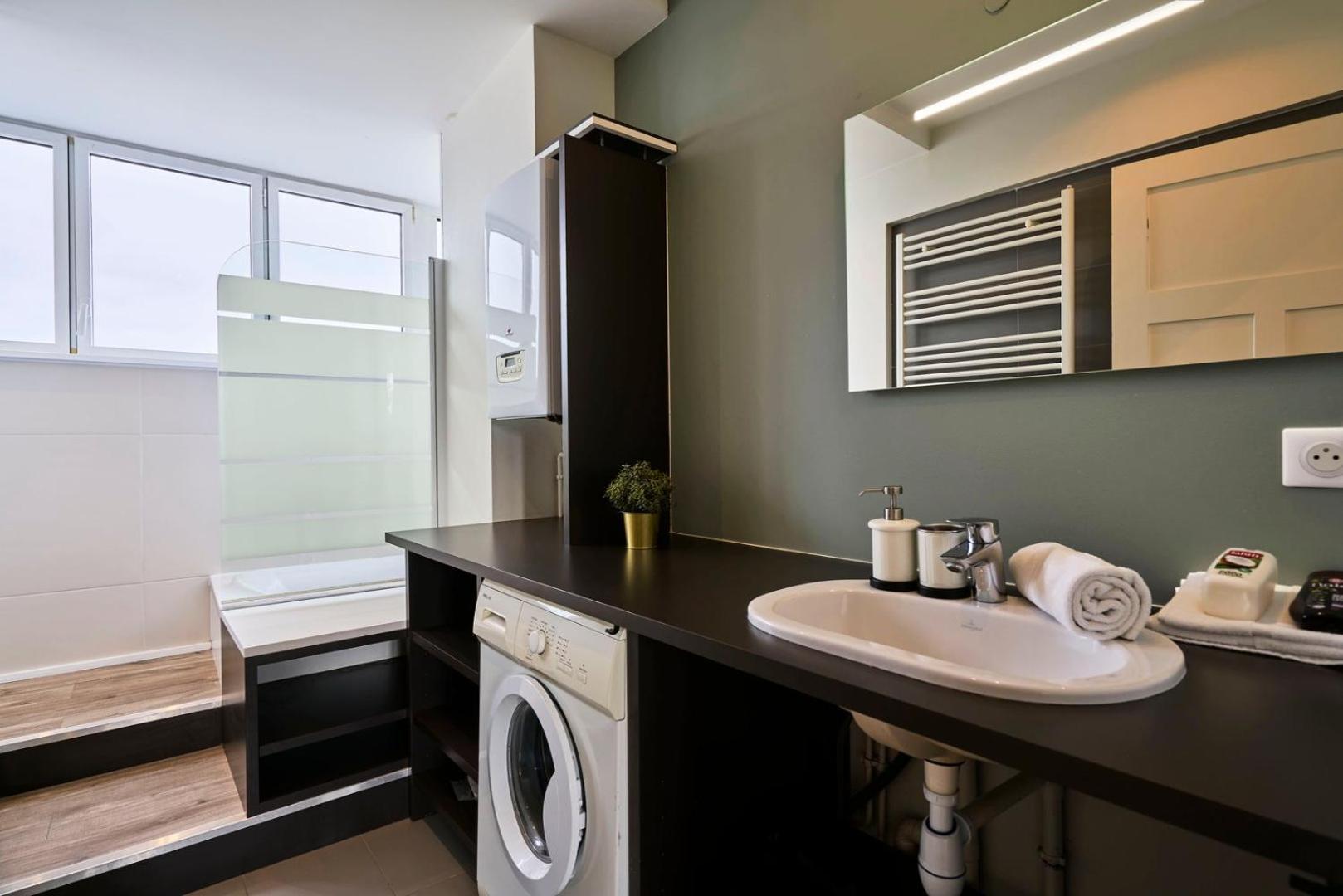 Apartamento Hypercentre-2 Bedrooms Very Bright + Parking *